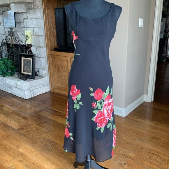 Amorose Black Long‎ Dress with Red Large Floral - Picture 1 of 12